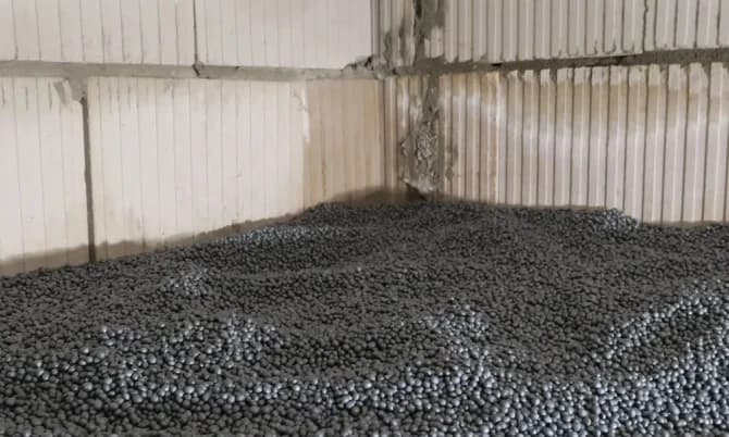 Kruipruimte: EPS-parels tegen vocht