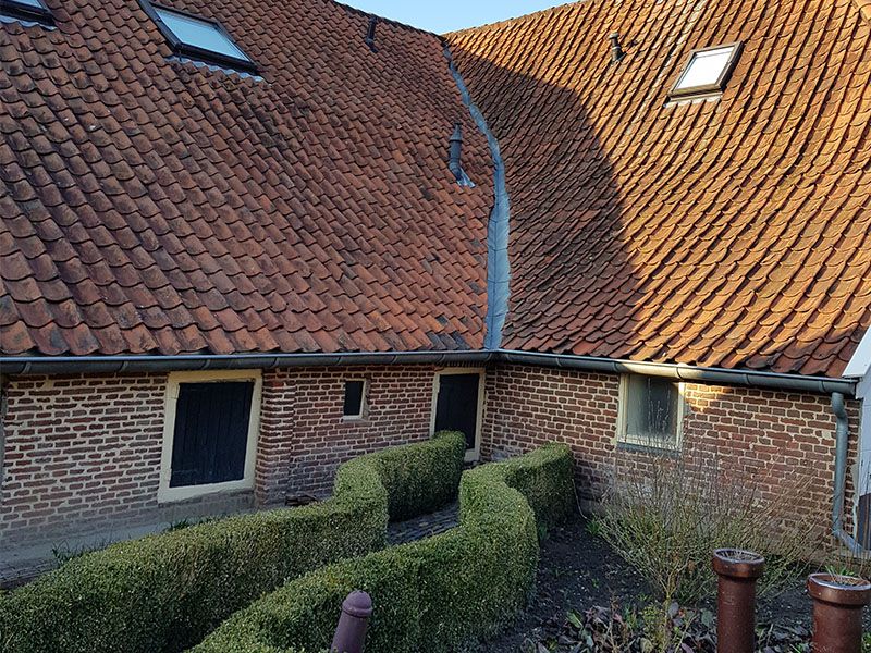 Dak dat aan renovatie toe is Dak dat aan renovatie toe is