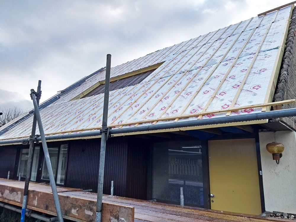 Renovatieplaten op een dak Renovatieplaten op een dak