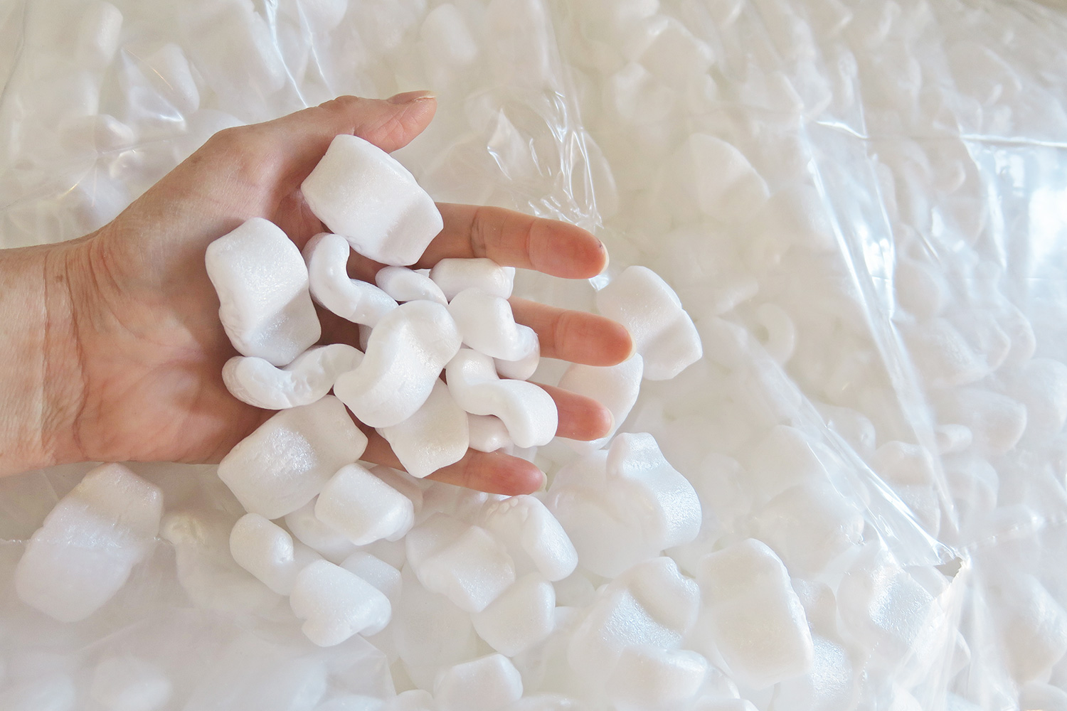 Isolatiechips om een kruipruimte te isoleren Isolatiechips om een kruipruimte te isoleren